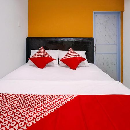 Super Oyo Capital O 93076 Batam Backpacker Guesthouse 2 Pembunuh Exterior photo