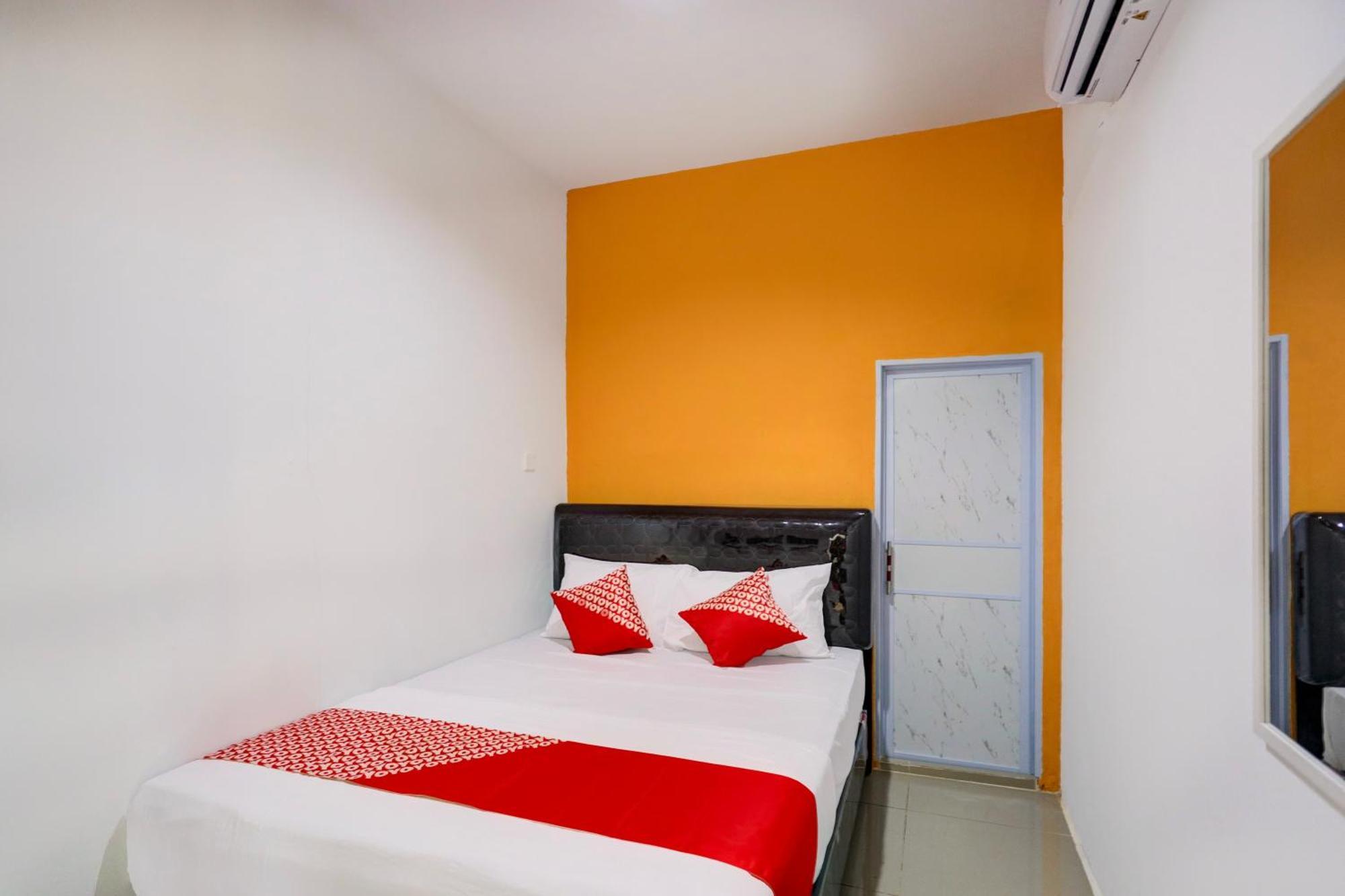 Super Oyo Capital O 93076 Batam Backpacker Guesthouse 2 Pembunuh Exterior photo