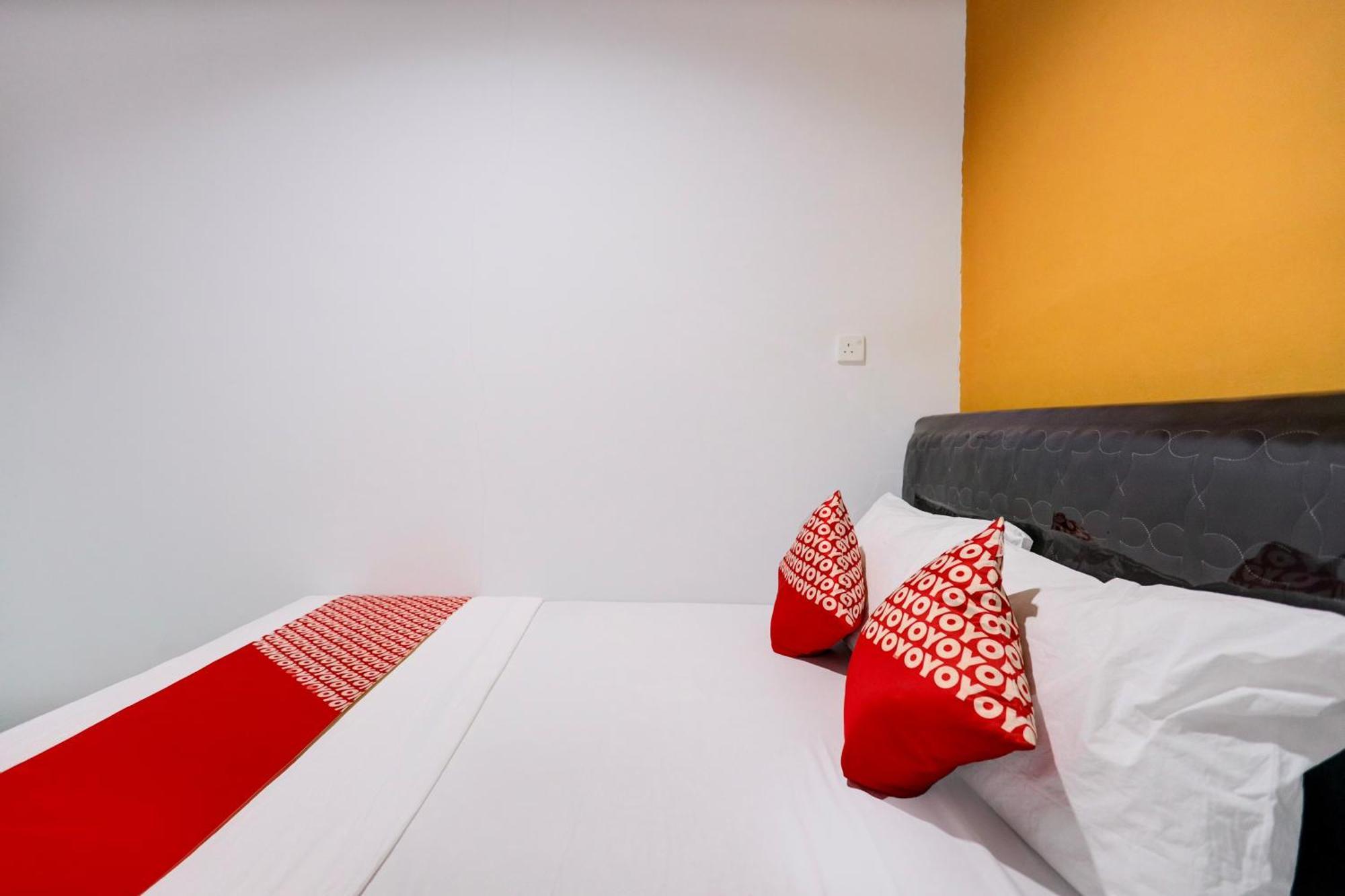 Super Oyo Capital O 93076 Batam Backpacker Guesthouse 2 Pembunuh Exterior photo