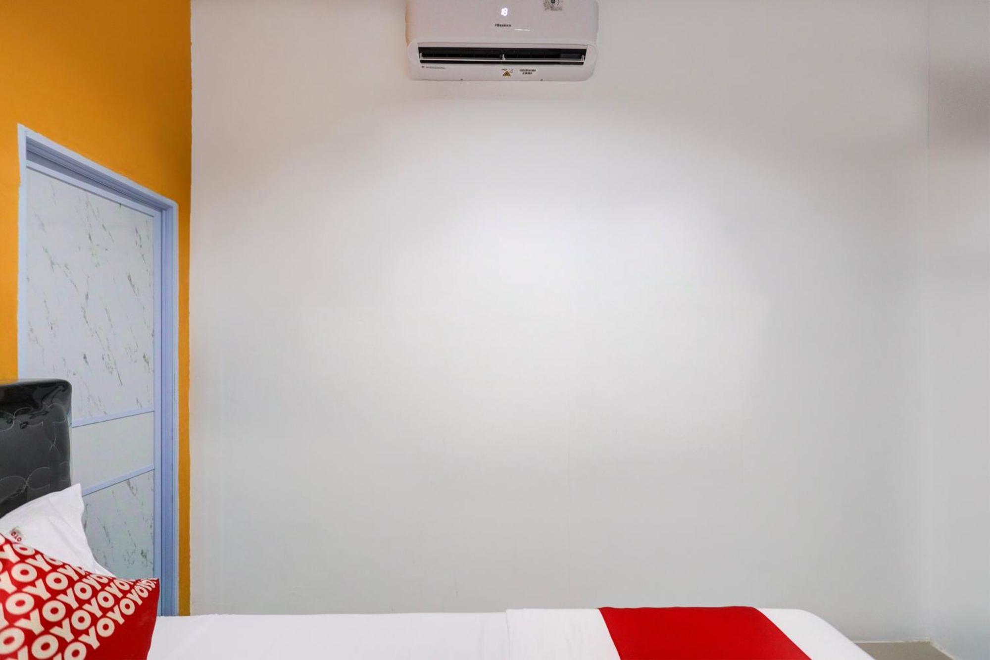 Super Oyo Capital O 93076 Batam Backpacker Guesthouse 2 Pembunuh Exterior photo